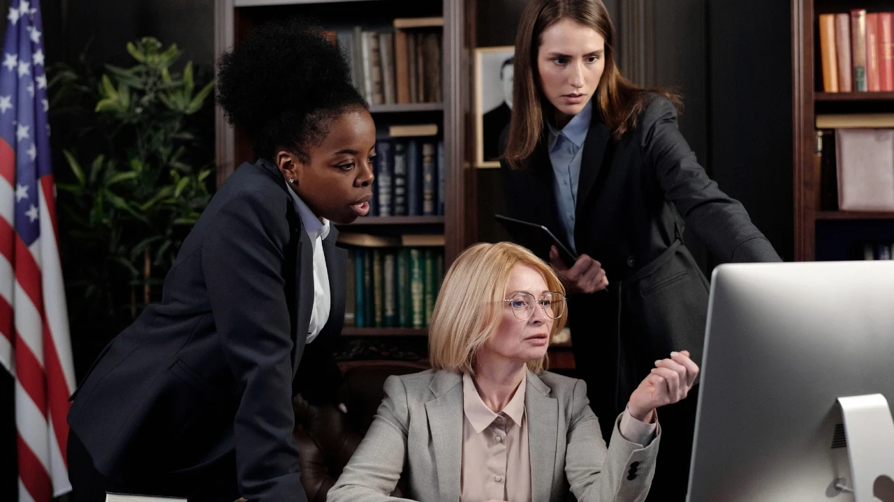 paralegal vs lawyer vs attorney