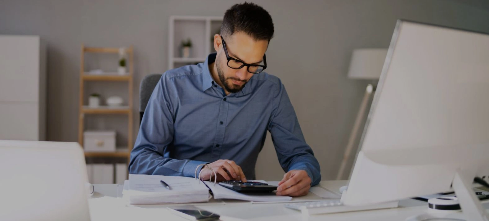 what does a legal assistant do